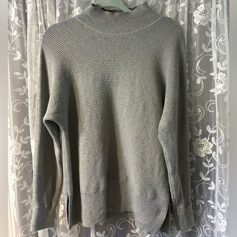 Banana Republic Heather Gray Knit Sweater size medium
